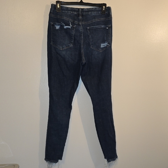 Trendy Distressed Skinny Jeans in Dark Blue - Picture 3 of 7